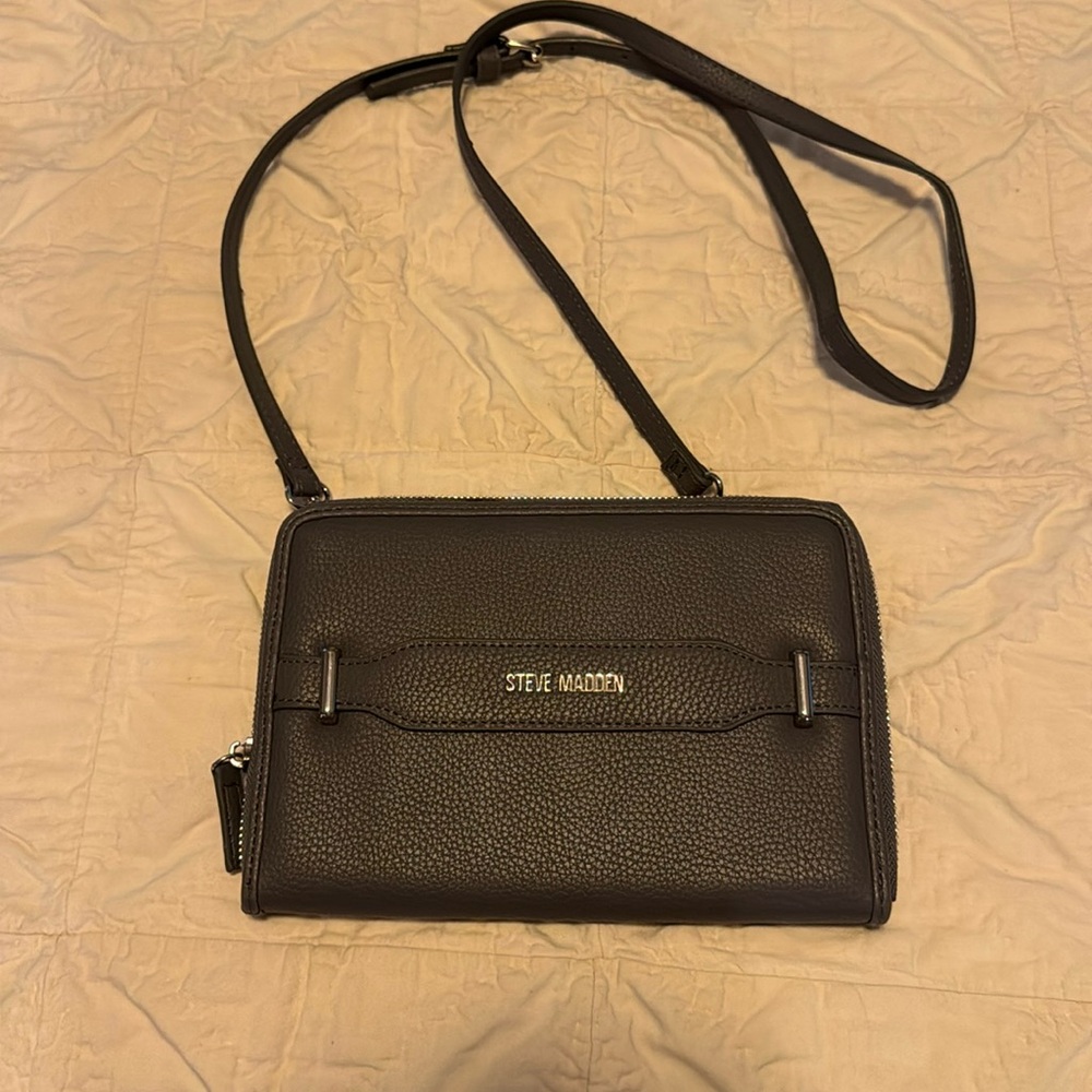 Steve Madden Slim Crossbody purse